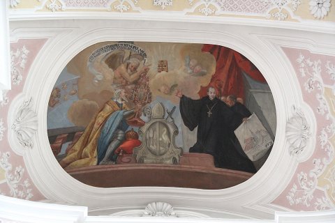 Kaiser Maximilian I. (links) und Abt Amandus Röls (rechts) in einem Fresko in der Heilig Kreuzkirche in Donauwörth