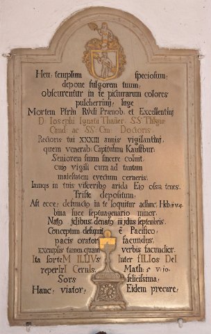 Epitaph im Chor der Pfarrkirche in Oberostendorf